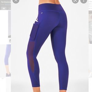 Fabletics trinity pocket leggings size M